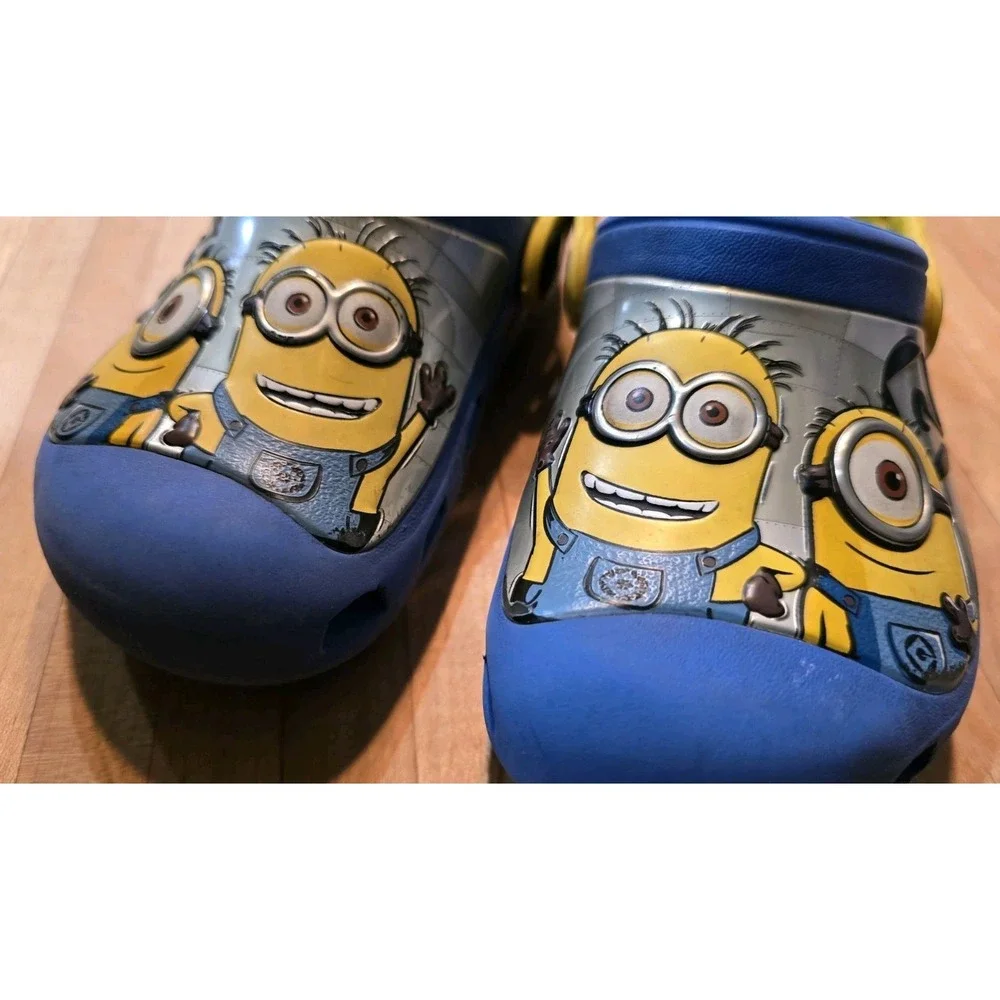 Crocs‎ Minion Edition Toddler Blue Clogs Glow in the Dark Eyes Size 6/8